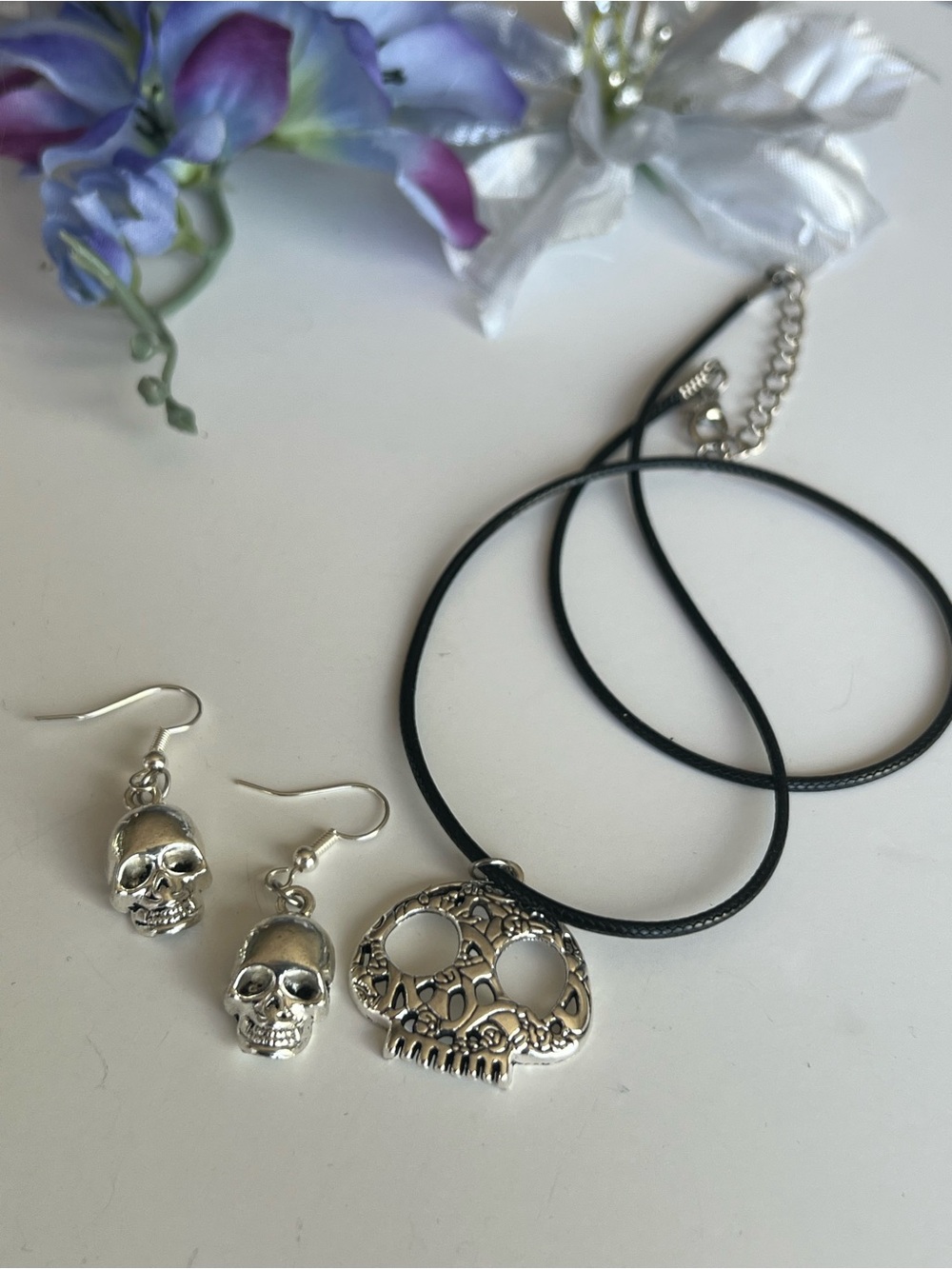 Silver Skull Pendant Necklace & Earring Set – Gothic Halloween / whimsigoth